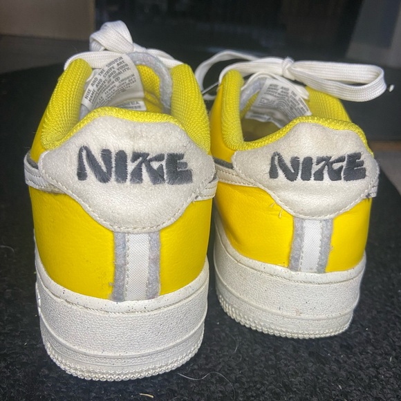 Air Force 1 Low '07 LV8 "Tour Yellow" sneakers - Picture 3 of 9